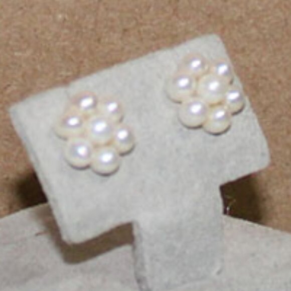 8.5 TCW CULTURED PEARL FLOWER EARRINGS IN 14K YELLOW GOLD - Picture 2 of 8